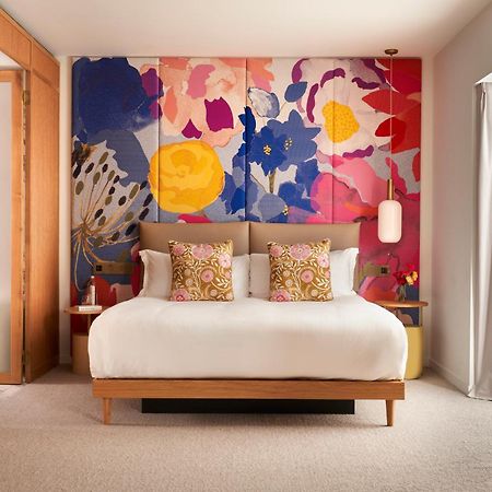 The Botree - Preferred Hotels And Resorts Лондон Екстер'єр фото A bedroom at the London Edition