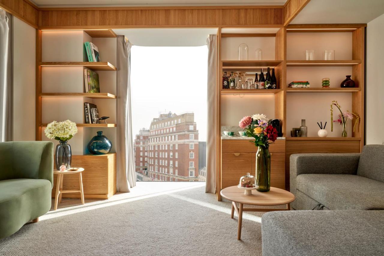 The Botree - Preferred Hotels And Resorts Лондон Екстер'єр фото A room at the London Curtain Club