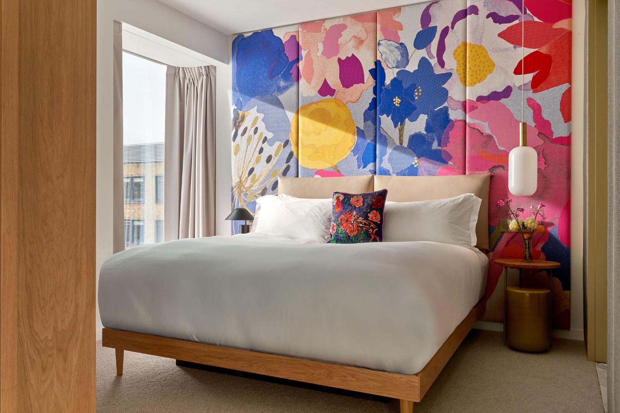 The Botree - Preferred Hotels And Resorts Лондон Екстер'єр фото A bedroom at the London Edition