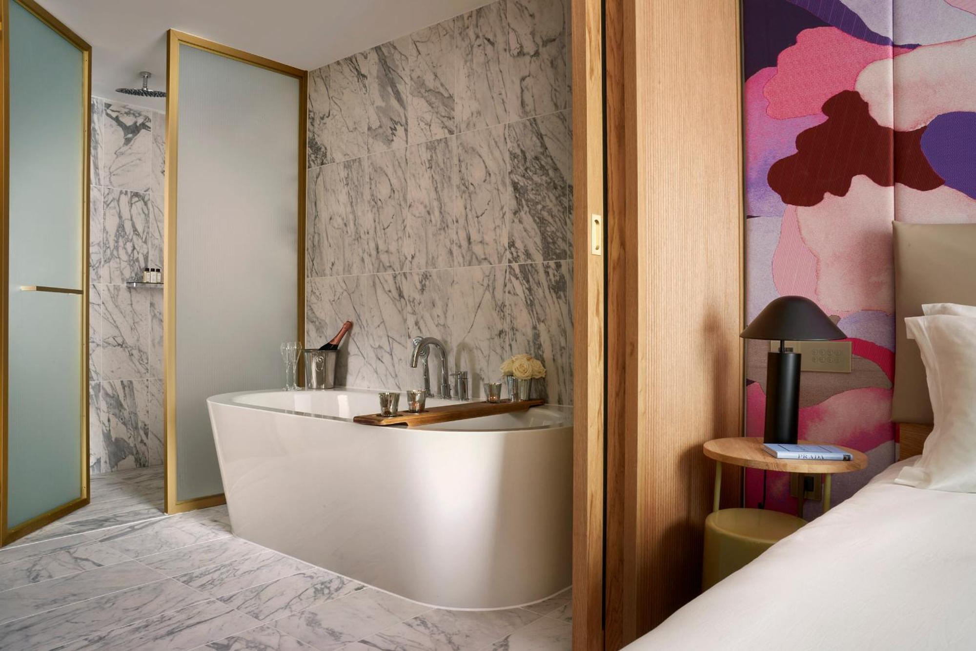 The Botree - Preferred Hotels And Resorts Лондон Екстер'єр фото A bathroom at The Standard East Village