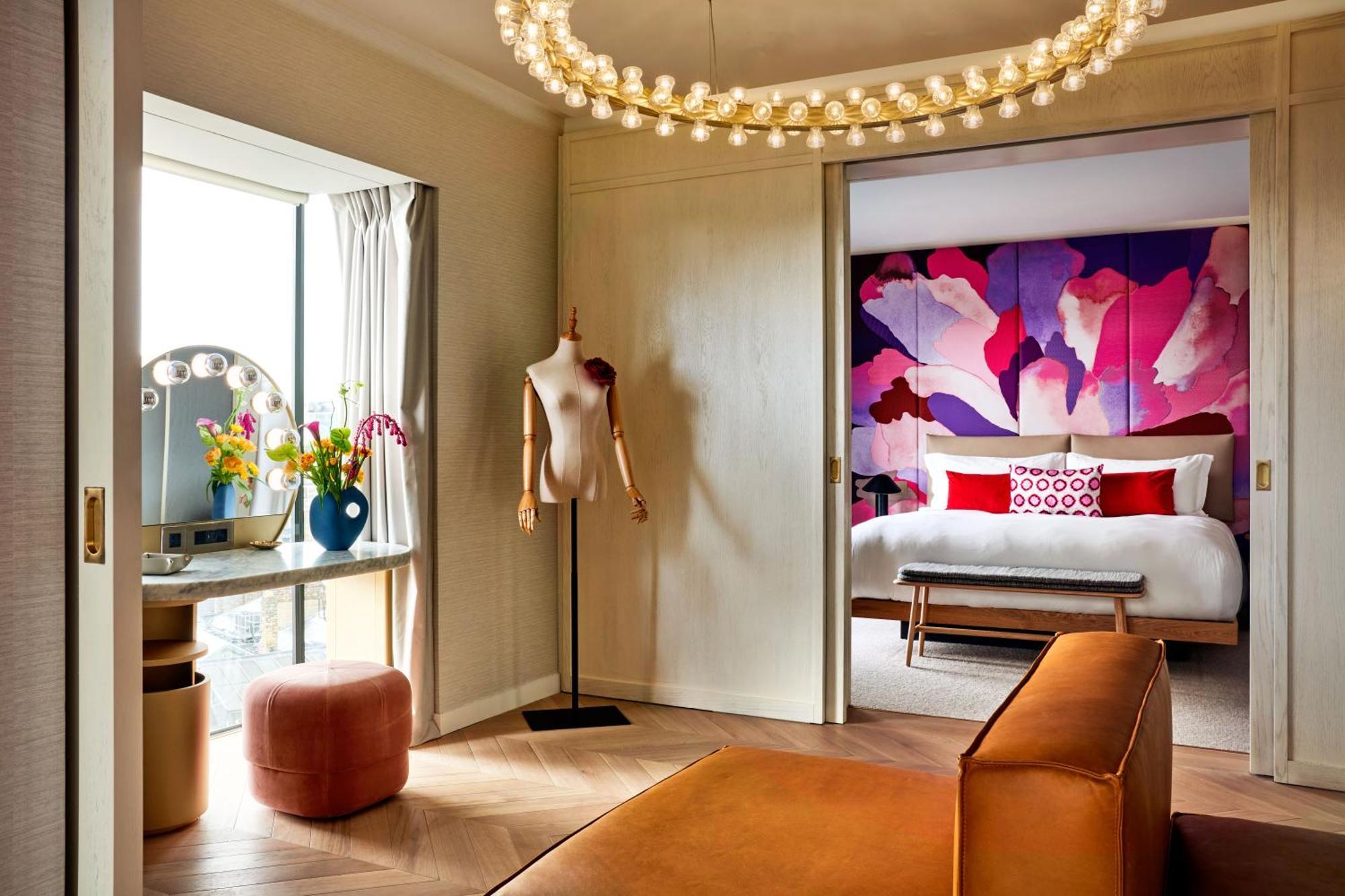 The Botree - Preferred Hotels And Resorts Лондон Екстер'єр фото A suite at The Standard London